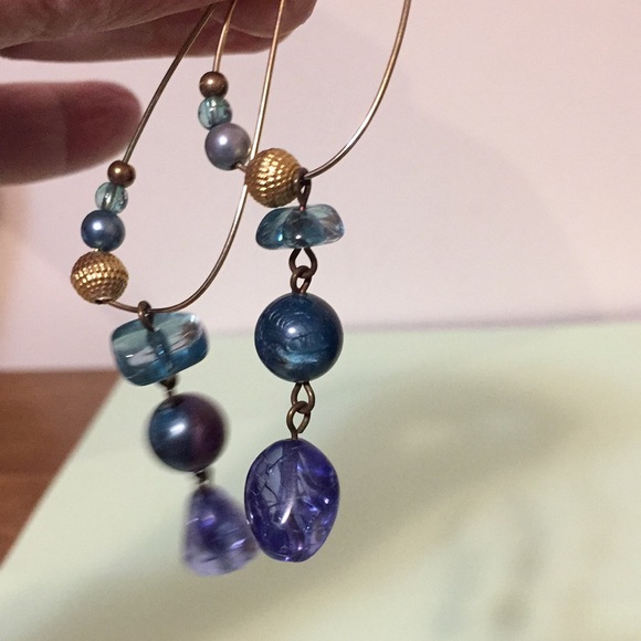 Beautiful earrings jewelry, blue and purple 2 1/2” - Picture 4 of 4